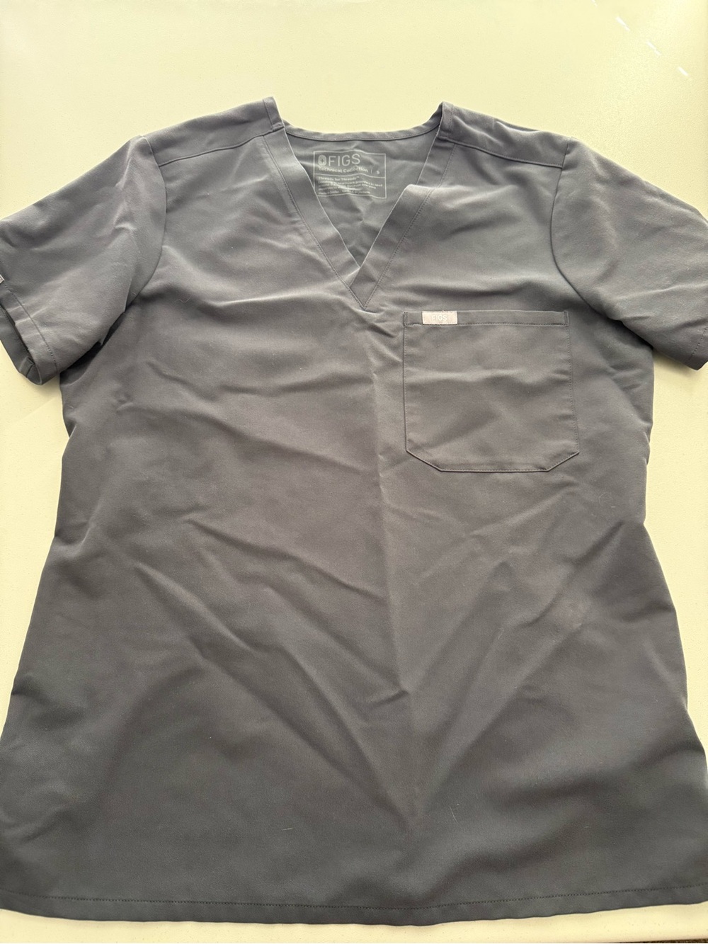 FIGS women’s small Catarina one pocket scrub top